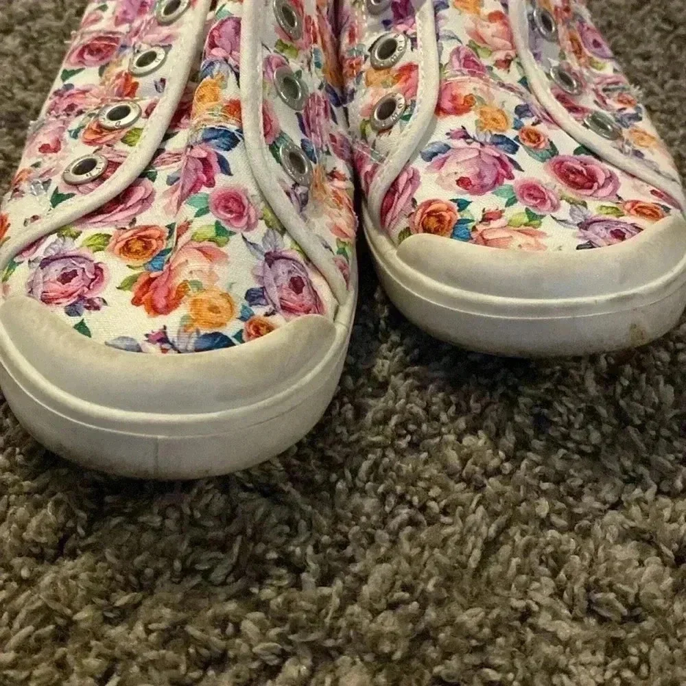 Blowfish floral slip on sneaker - kids size 5 - no laces- great condition - Picture 2 of 8